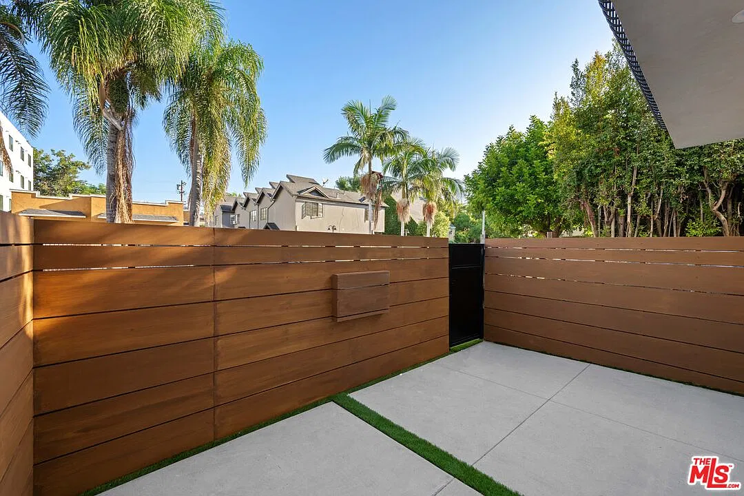 4 bed, 4.0 bath, 2000 sqft, $4,995 — Photo 3
