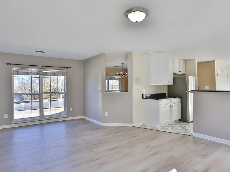 17259 Larkin Dr — Photo 3
