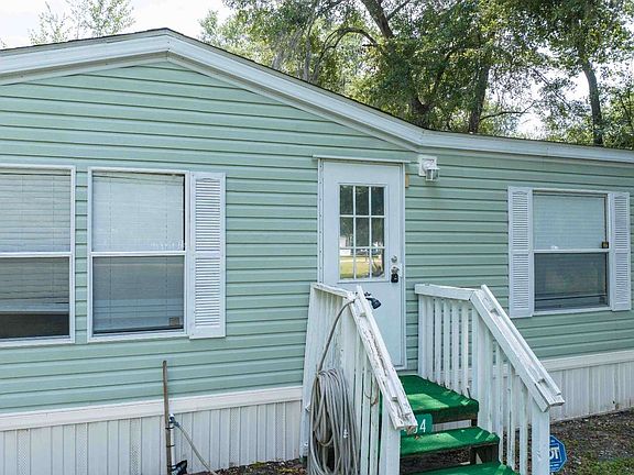 3rd image of 434 SE Bennie Ln