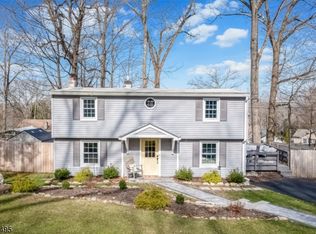 19 Oak Tree Ln, Sparta, NJ 07871