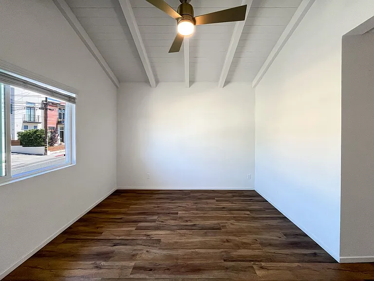 2118 Carnegie Ln — Photo 24