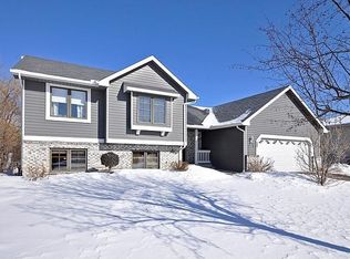 970 Saddlebrook Trl, Chanhassen, MN 55317