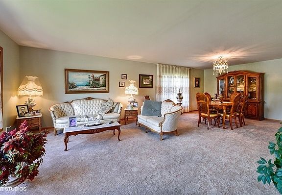 4th image of 10904 Chaucer Dr