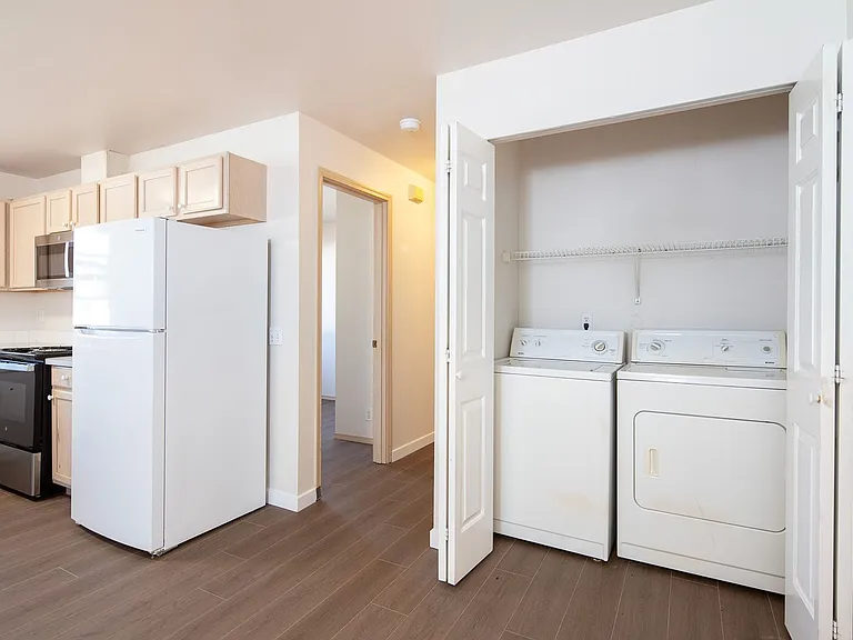 928 N 97th St Apartments — Photo 32