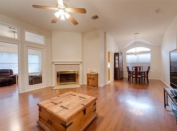 5th image of 628 Waterwood Ln