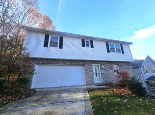 208 Sanderson St, Throop, PA 18512
