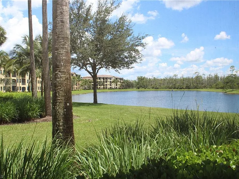 9735 Acqua Ct #611 — Photo 18