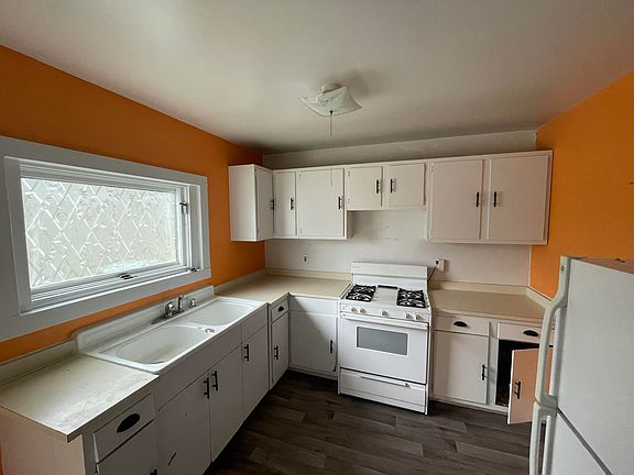 5th image of 1316 S Westnedge Ave