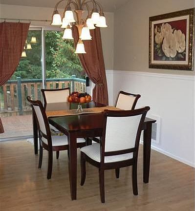 Dining rm w/new beautiful fixture. 
