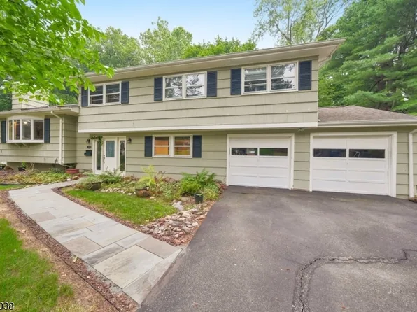 17 Billingsley Dr, Livingston Twp., NJ 07039
