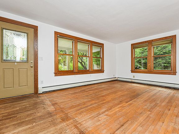 5th image of 131 W Oak St