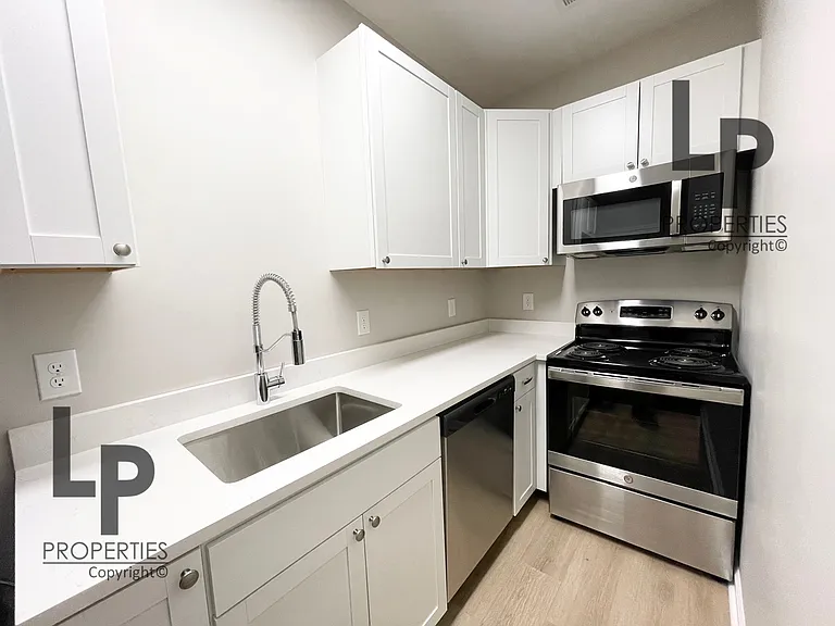 426 N Broadway #4 — Photo 11