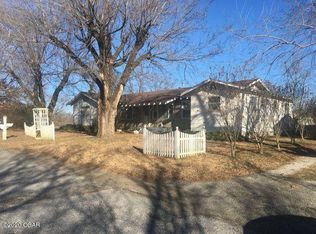 424 Fairview Ave, Baxter Springs, KS 66713