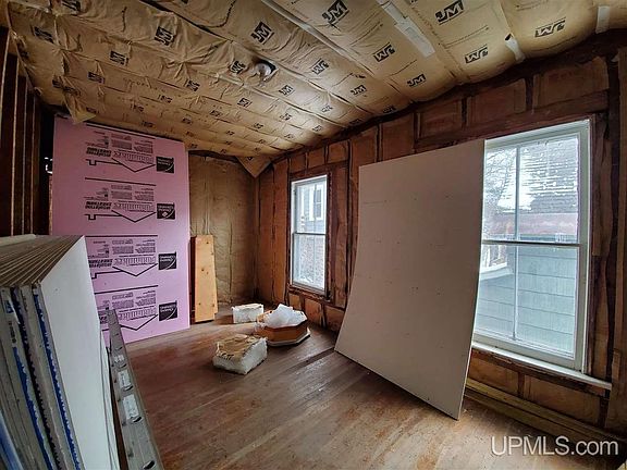 3rd image of 1115 Jasper Ave