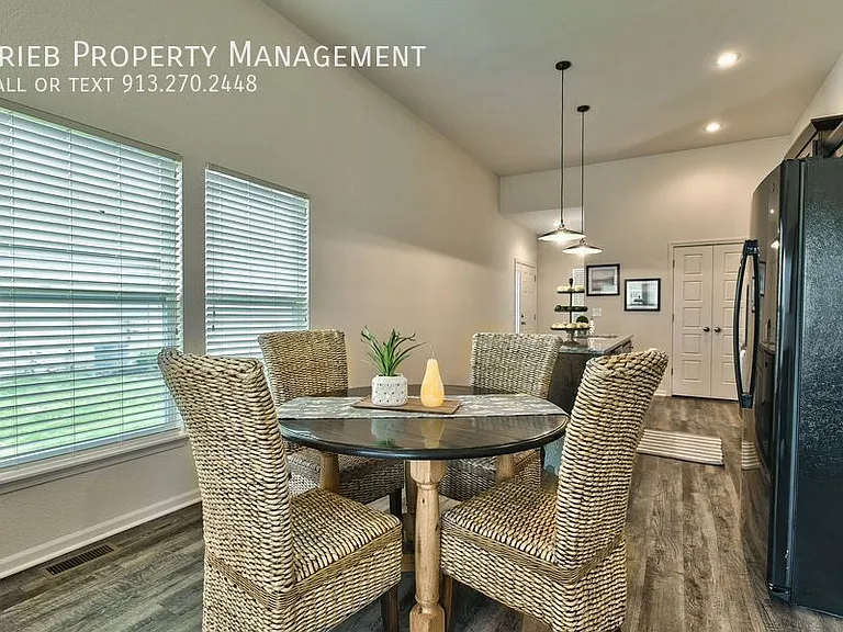 584 S Poplar St — Photo 7