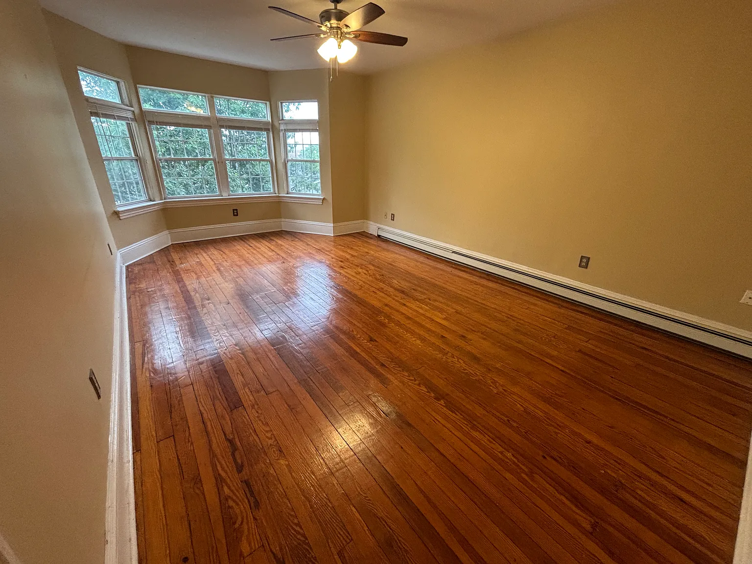 3 bed, $1,600 — Photo 3