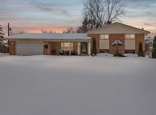4211 Briar Dr, Shelby Township, MI 48316