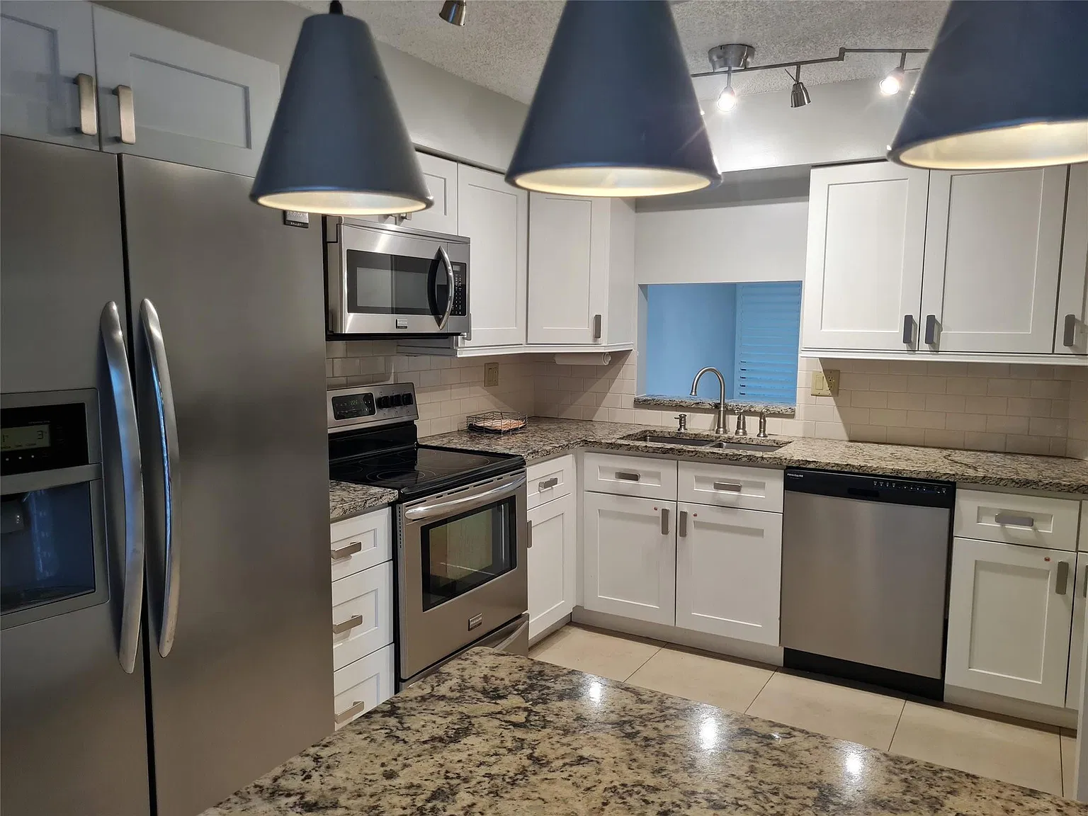 3 bed, 2.5 bath, 1400 sqft, $2,900 — Photo 4