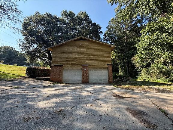 4th image of 984 Beaver Ruin Rd