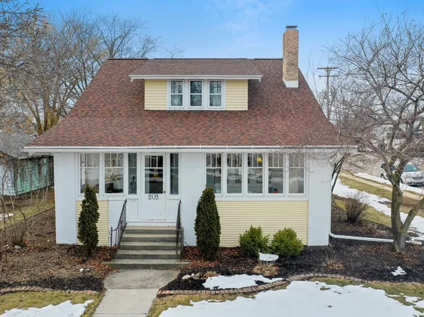 203 Cleveland St, Brillion, WI 54110