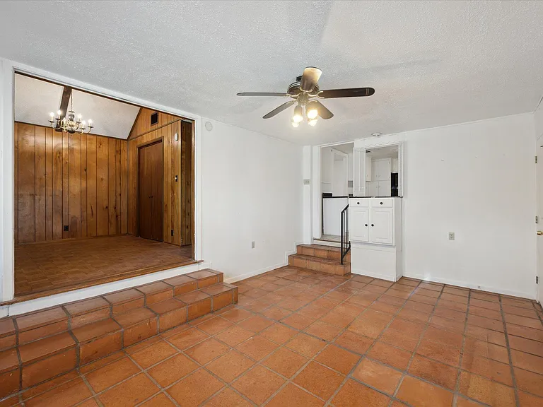 2404 E 14th St — Photo 15