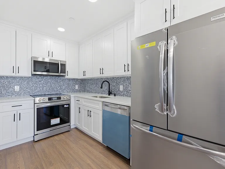 74 Broadway St #1B — Photo 3