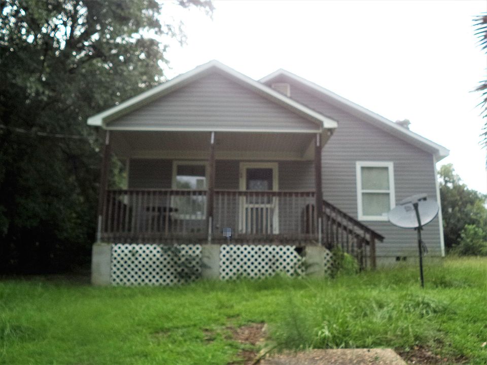 1st image of 704 Floral St