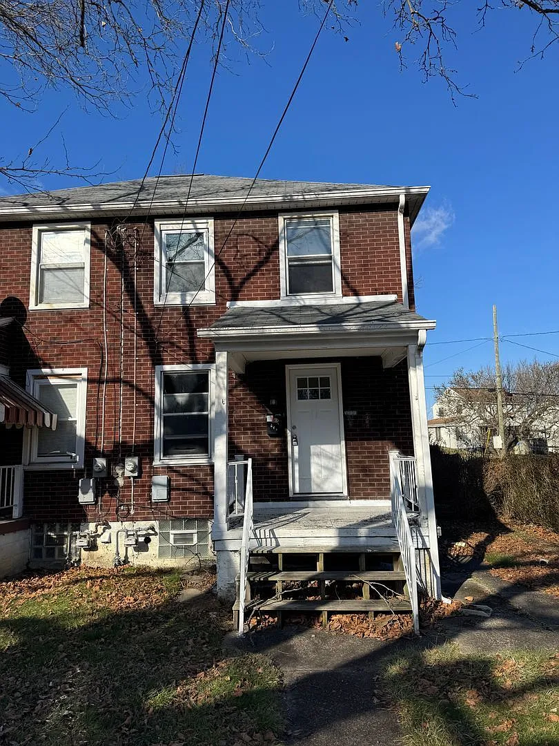 2 bed, 1.0 bath, 1004 sqft, $950 — Photo 1