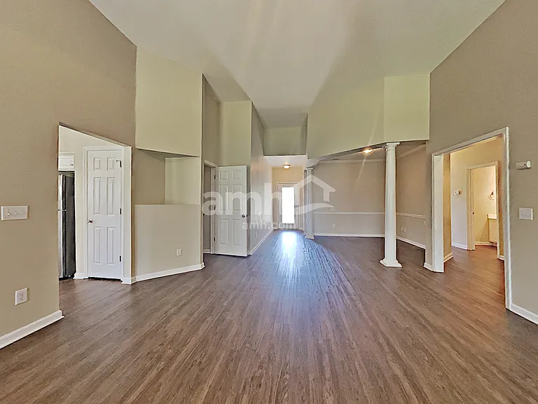 1523 Cardinal Ln — Photo 4
