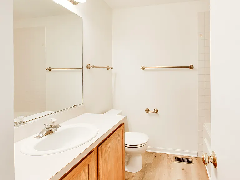 312 E Tall Oaks Ln — Photo 7