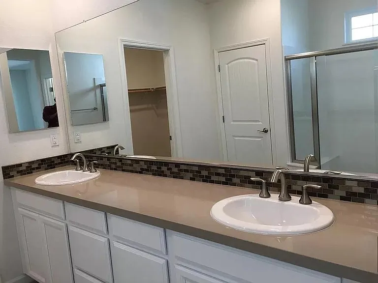 2522 Amelia Earhart Ave — Photo 9