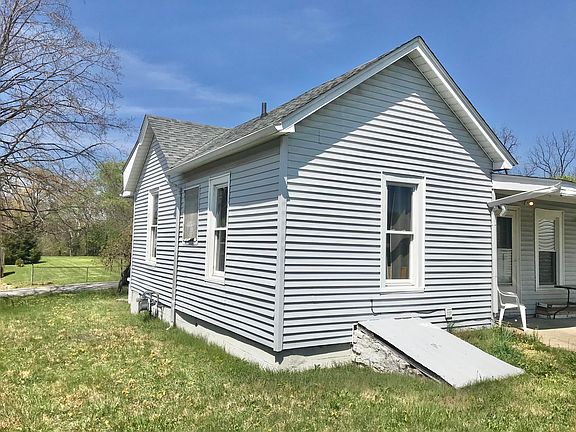 3rd image of 2208 Cedar St
