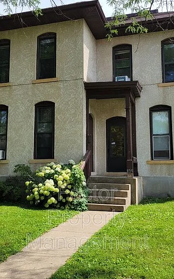 103 Lincoln St — Photo 2