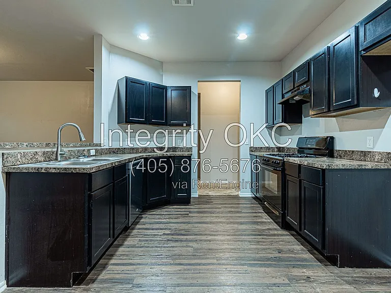 13233 Bridgewater Dr — Photo 11