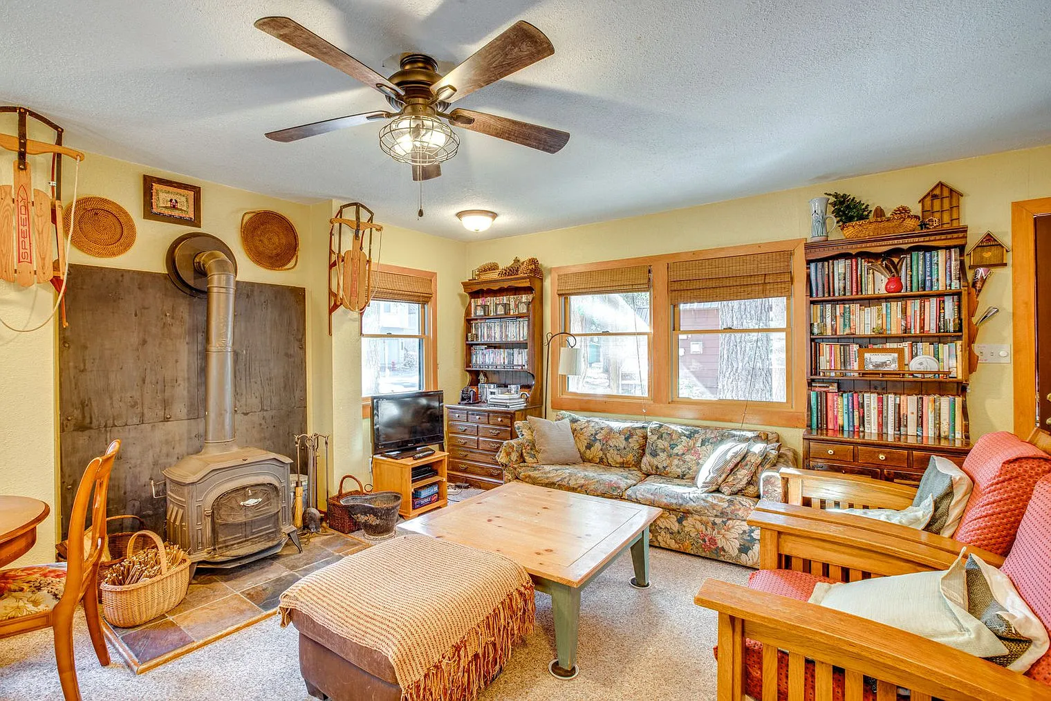 2 bed, 1.0 bath, 1194 sqft, $4,120 — Photo 2