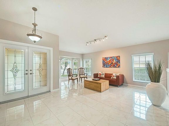 3rd image of 9292 Lakeside Ln