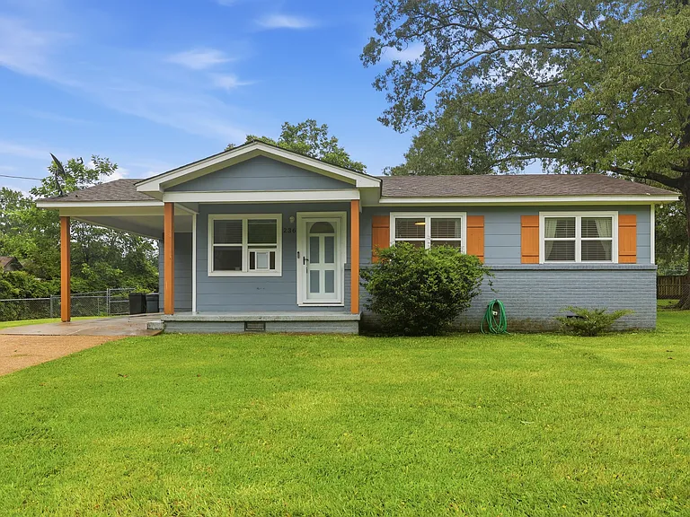 236 Lionel Rd — Photo 1