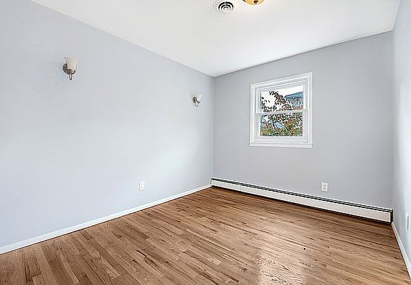 3rd image of 173 Darlington Ave