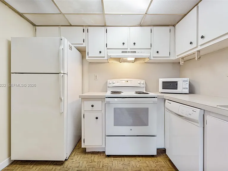 14250 SW 62nd St #521 — Photo 6