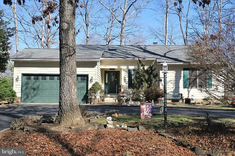 317 Fairway Dr photo 1