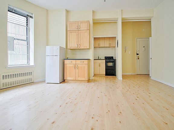 4th image of 102 W 80th St #11F