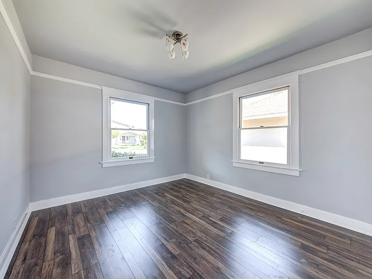 2108 Gramercy Ave — Photo 8