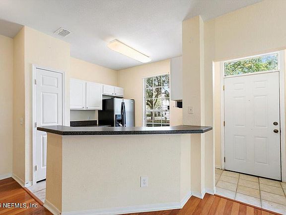 5th image of 13703 Richmond Park Dr N APT 2103