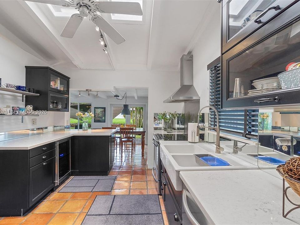 1st image of 2531 Sugarloaf Ln