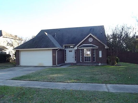 2nd image of 1221 Hyde Park Dr