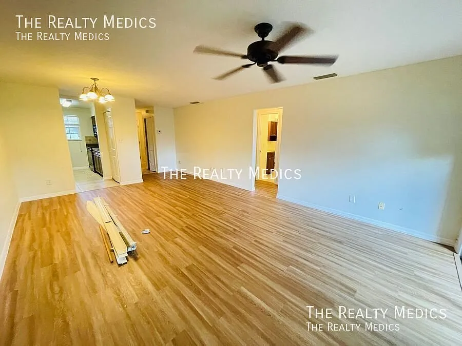 !Price Drop ! Charming 1-Bedroom, 1 Bathroom Condo In Winter Park — Photo 2