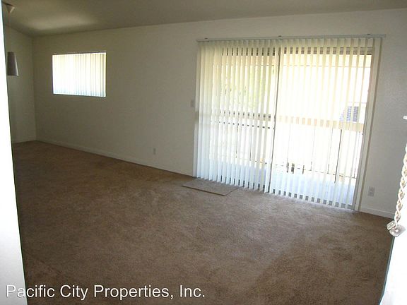 3rd image of 812 S Marengo Ave APT 6