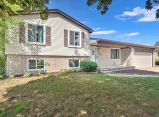 29205 E Nottingham Cir, Warren, MI 48092