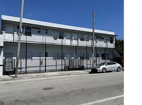 Renovated Studios Next to World Center and Train Station