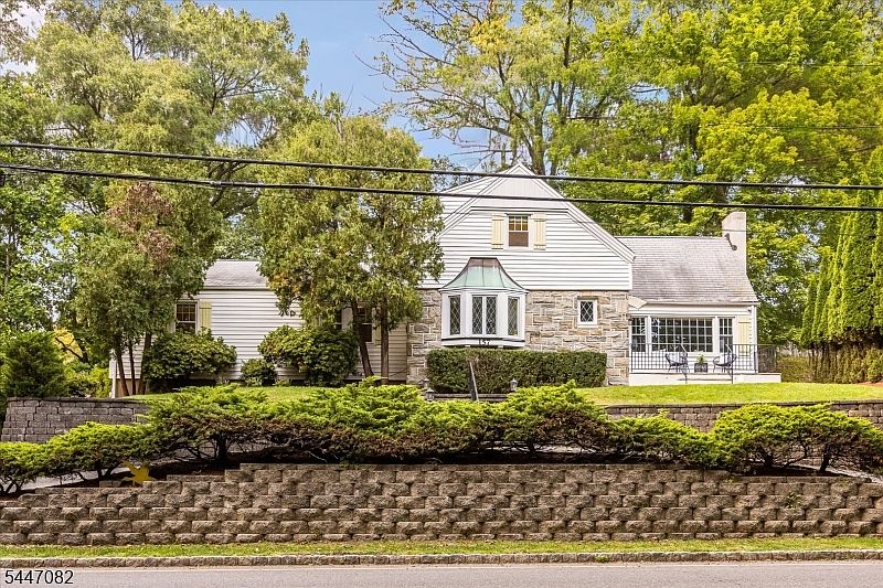 1st image of 157 Laurel Ave